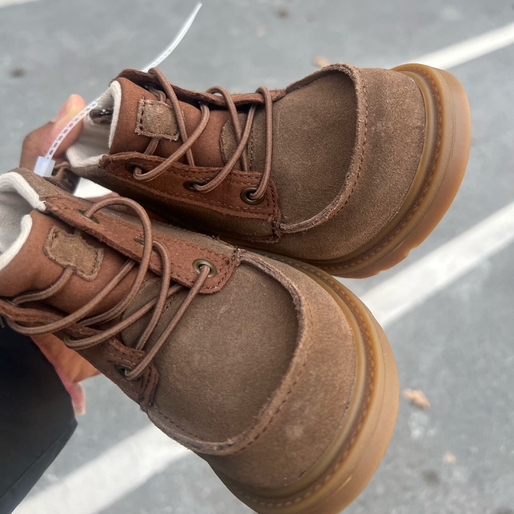 Chestnut Uggs 7c toddler